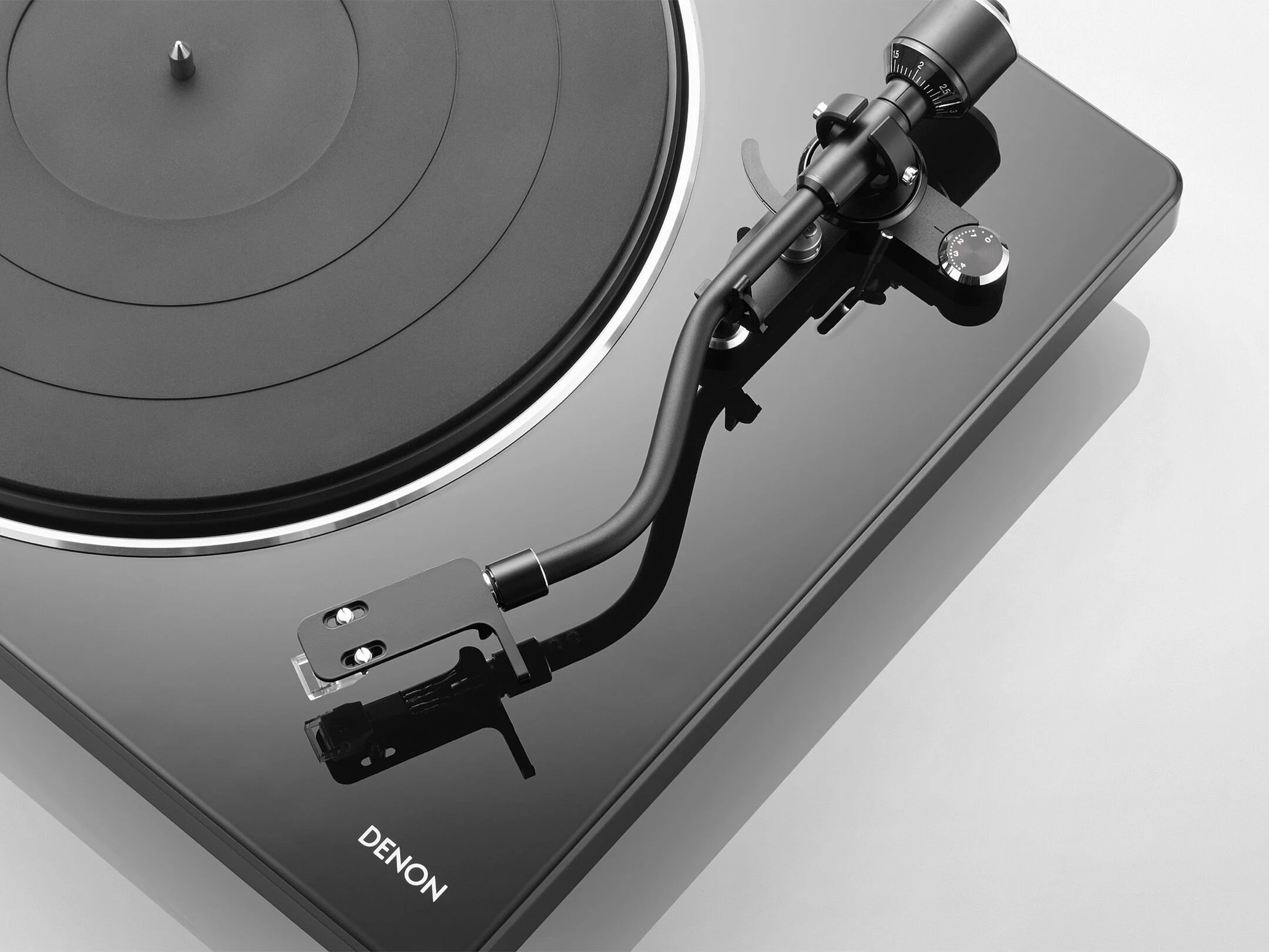 Denon DP-400 Yarı-Otomatik Pikap